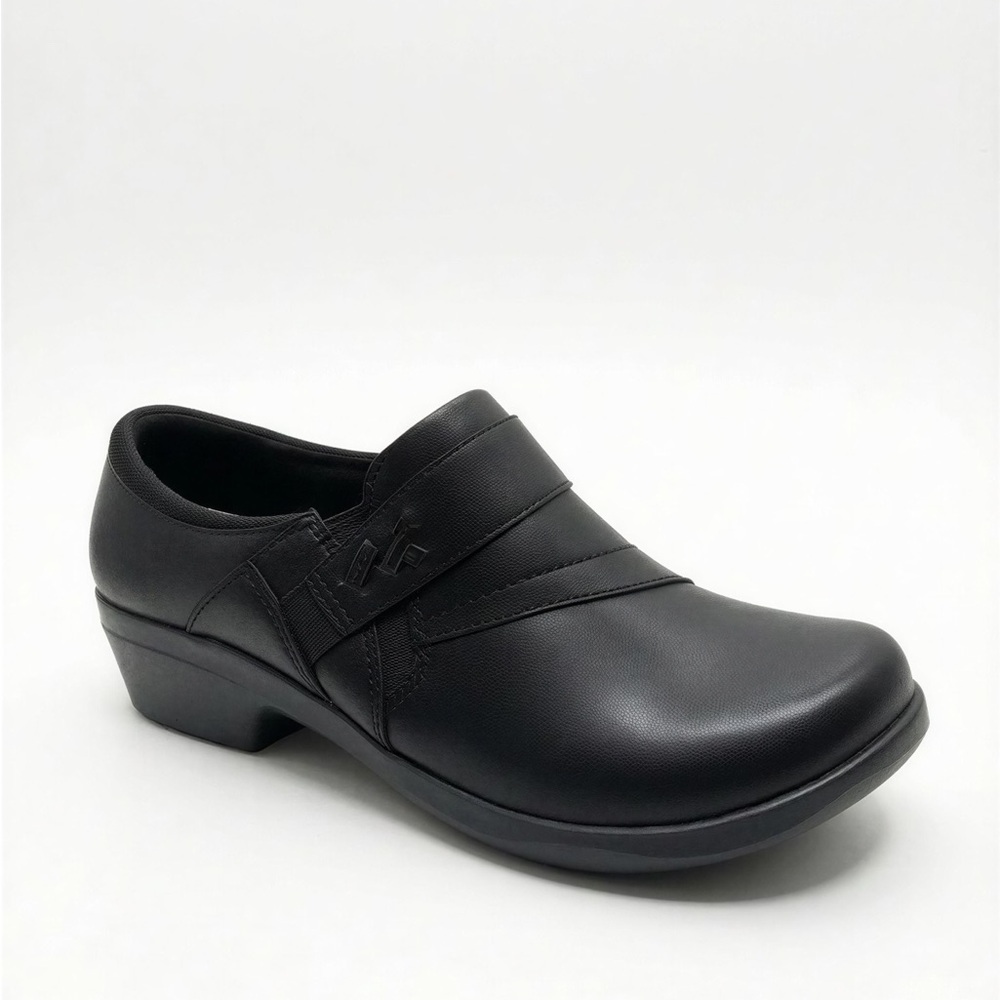 NIB Clarks Angie Pearl Black Leather Slip-On Shoe -- 9W